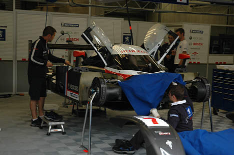 Peugeot - hvad mon de gemmer under tæpperne?
(Foto: Motorsporten.dk)